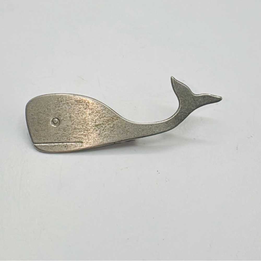 Beau Sterling silver whale brooch. Vintage.